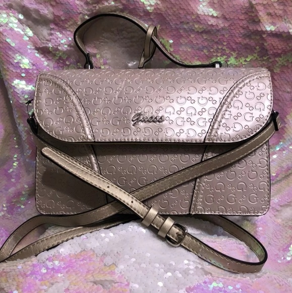 SOLD on Ⓜ️?Guess? champagne bag/wallet set - Picture 2 of 5